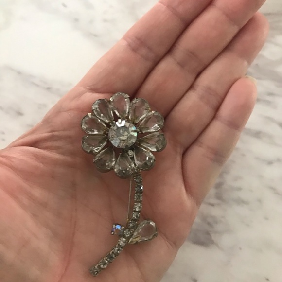 Exquisite Rhinestone Crystal Flower Brooch - Picture 3 of 5